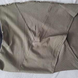 💚 H&M Olive Mini Skirt 💚